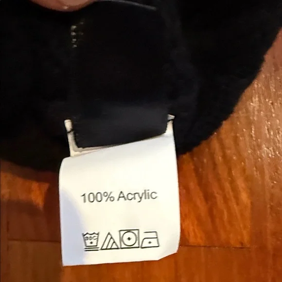 Black Skull Sweater, M - Picture 5 of 6